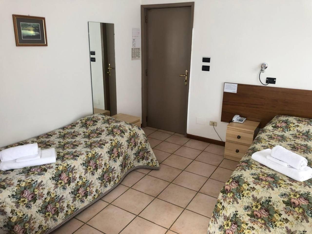 Be Me Hotel Helvetia Tabiano Terme Екстериор снимка